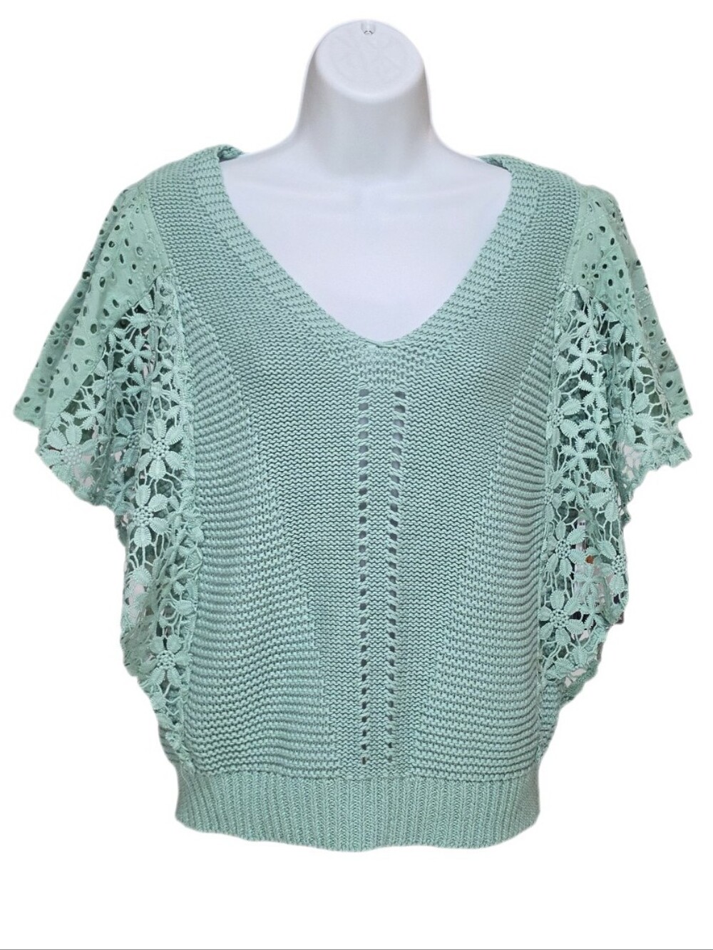 Democracy Crochet Eyelet Floral Short Flutter Sleeve V-Neck Embroidered Top S